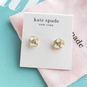 Shine On White Flower Stud Earrings + dust bag